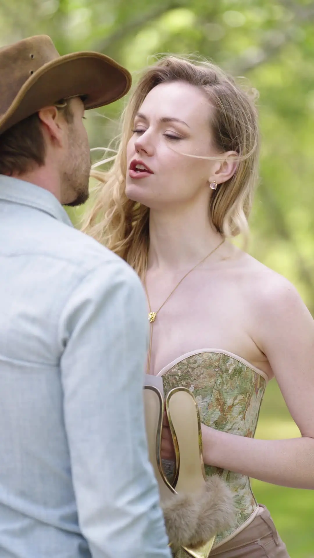 Episodio 11 de Atada por el Amor de un Vaquero