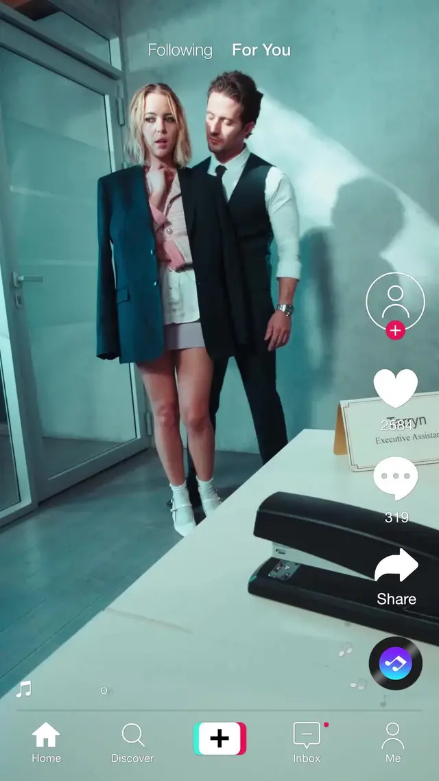Episodio 11 de ¡Ayuda! ¡Mi jefe sexy tiene mis fotos íntimas!