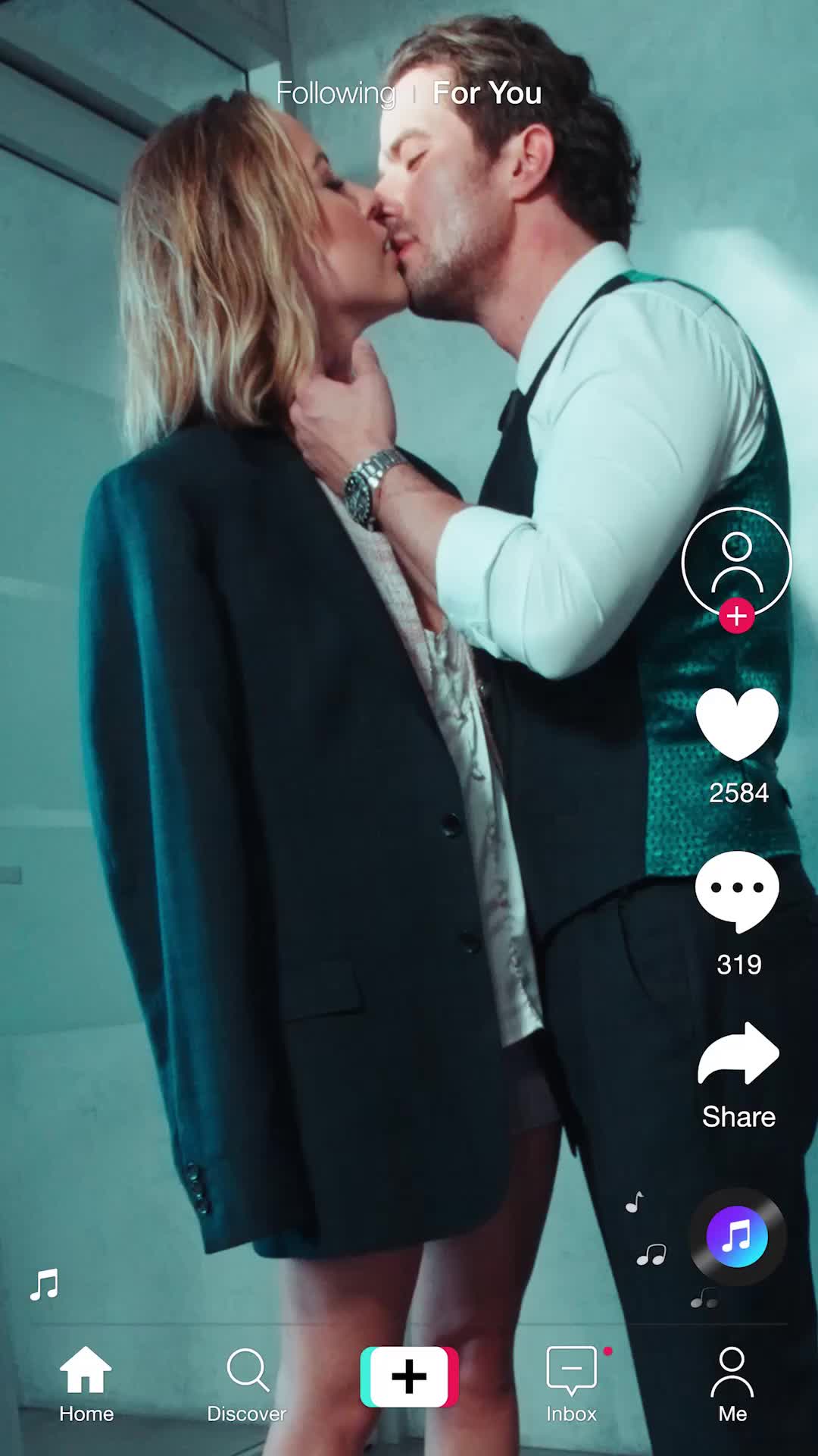Episodio 12 de ¡Ayuda! ¡Mi jefe sexy tiene mis fotos íntimas!