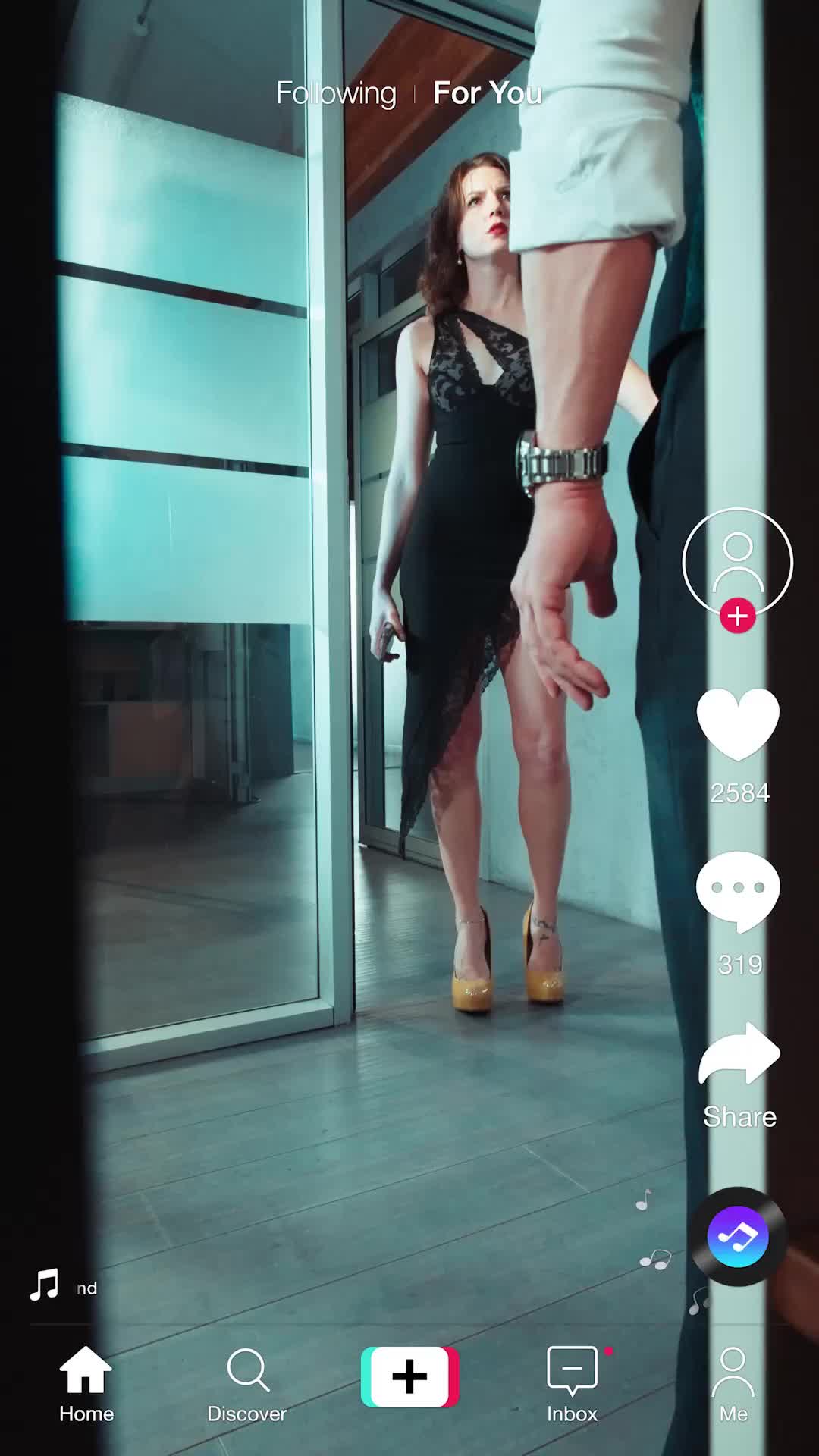 Episodio 13 de ¡Ayuda! ¡Mi jefe sexy tiene mis fotos íntimas!