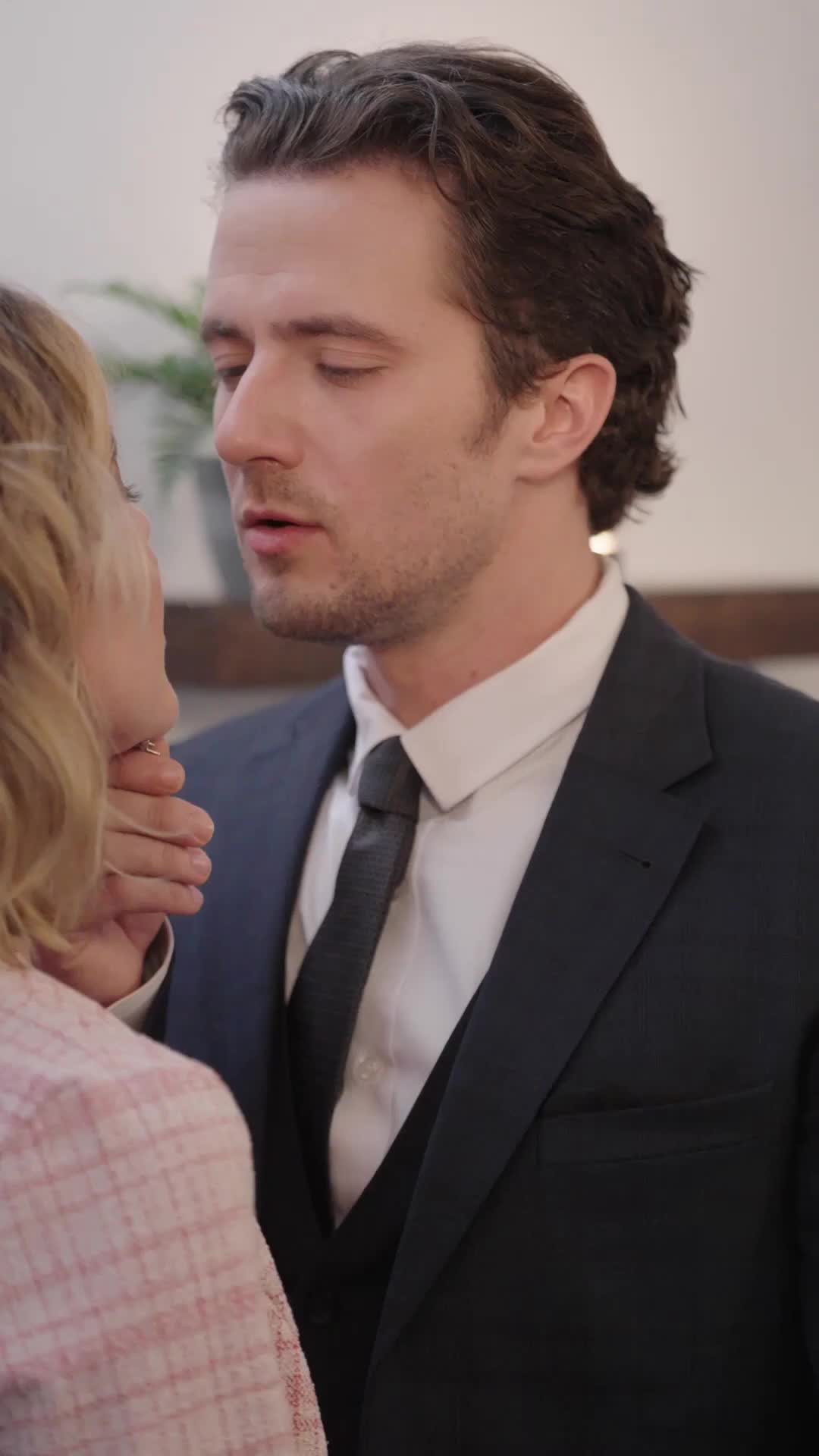 Episodio 16 de ¡Ayuda! ¡Mi jefe sexy tiene mis fotos íntimas!