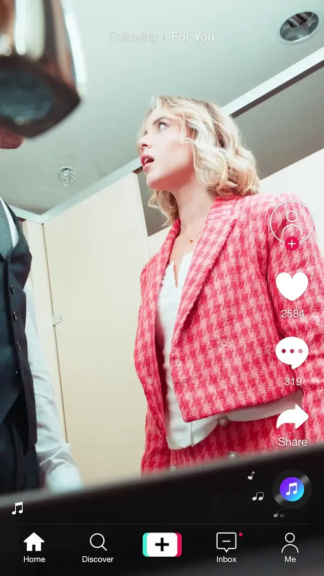 Episodio 2 de ¡Ayuda! ¡Mi jefe sexy tiene mis fotos íntimas!
