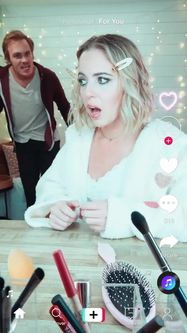 Episodio 4 de ¡Ayuda! ¡Mi jefe sexy tiene mis fotos íntimas!