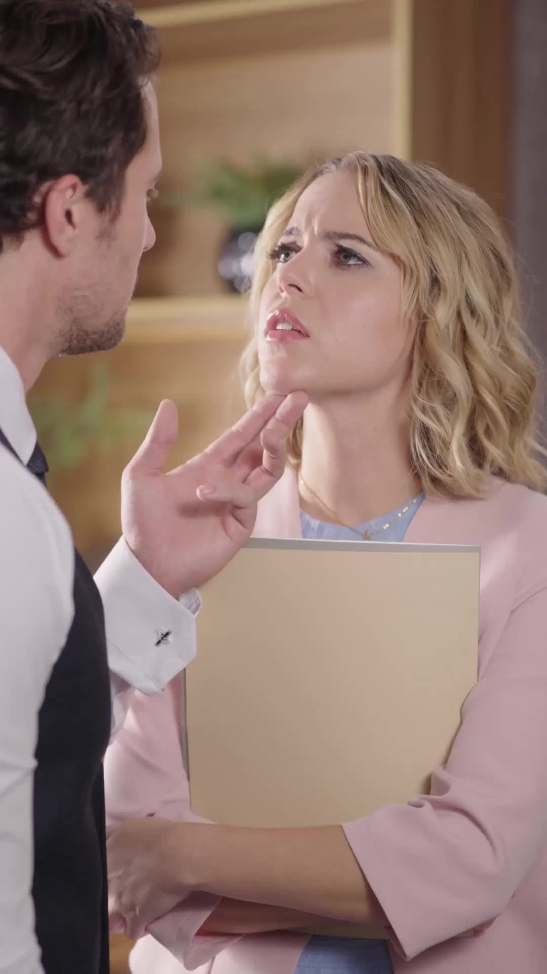 Episodio 60 de ¡Ayuda! ¡Mi jefe sexy tiene mis fotos íntimas!