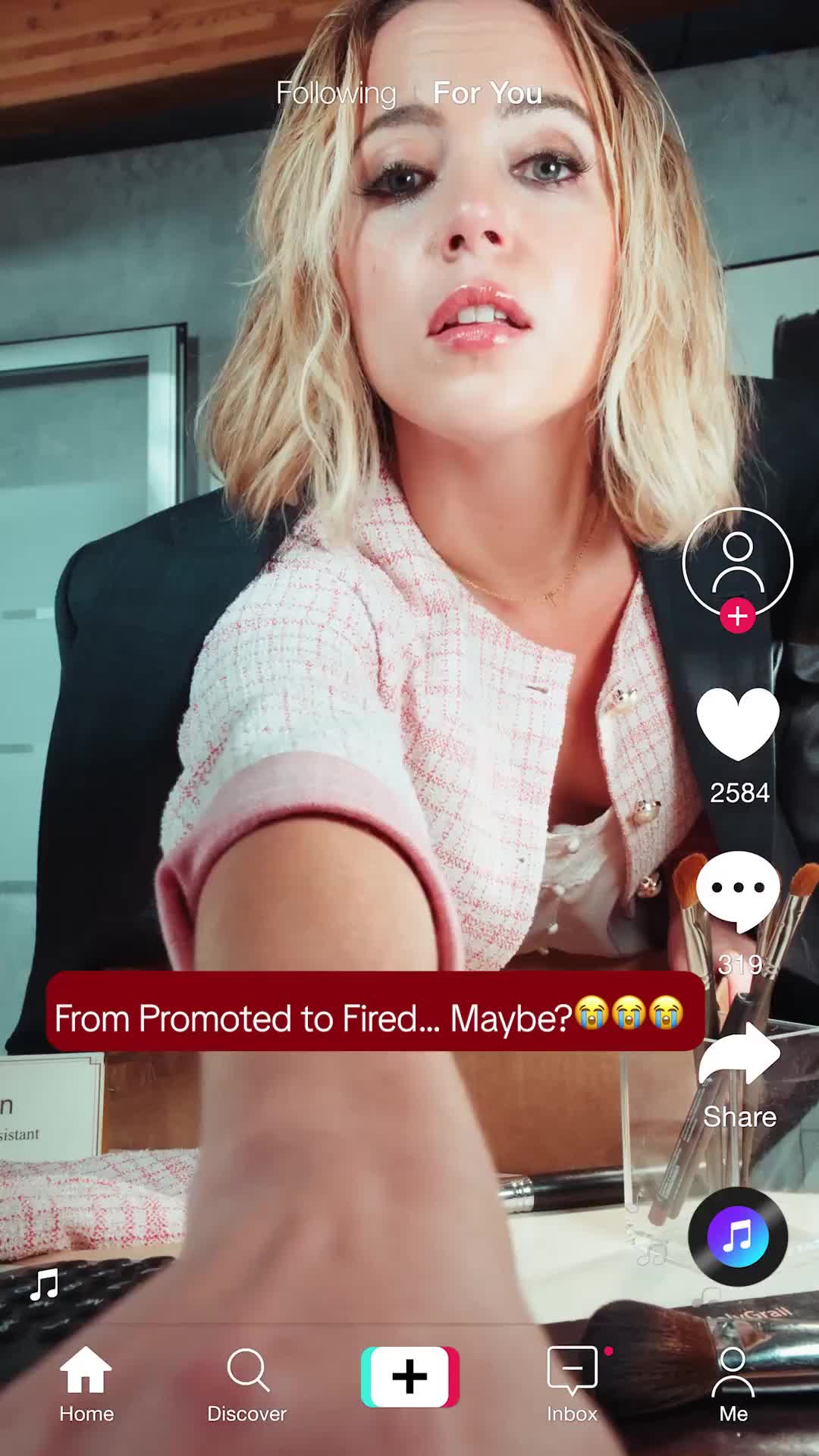 Episodio 9 de ¡Ayuda! ¡Mi jefe sexy tiene mis fotos íntimas!