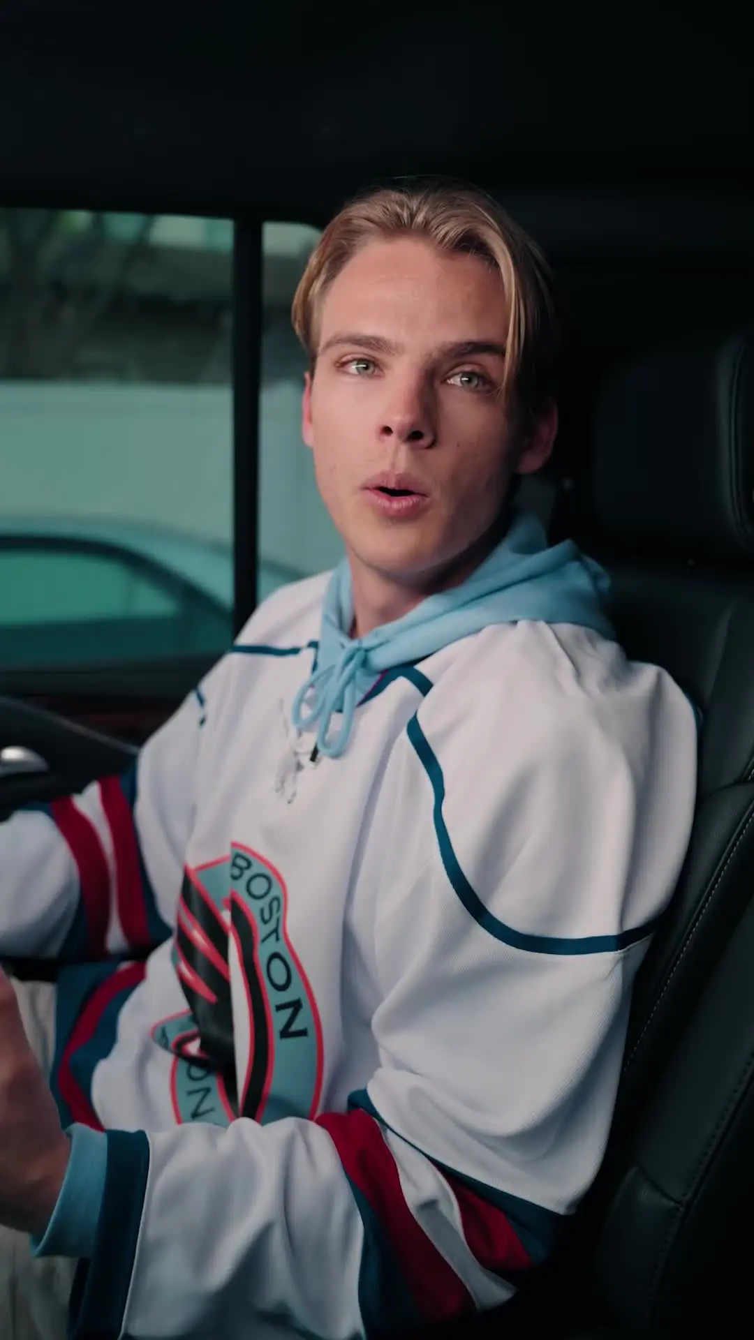 Episodio 12 de Cómo Deshacerse de una Estrella del Hockey