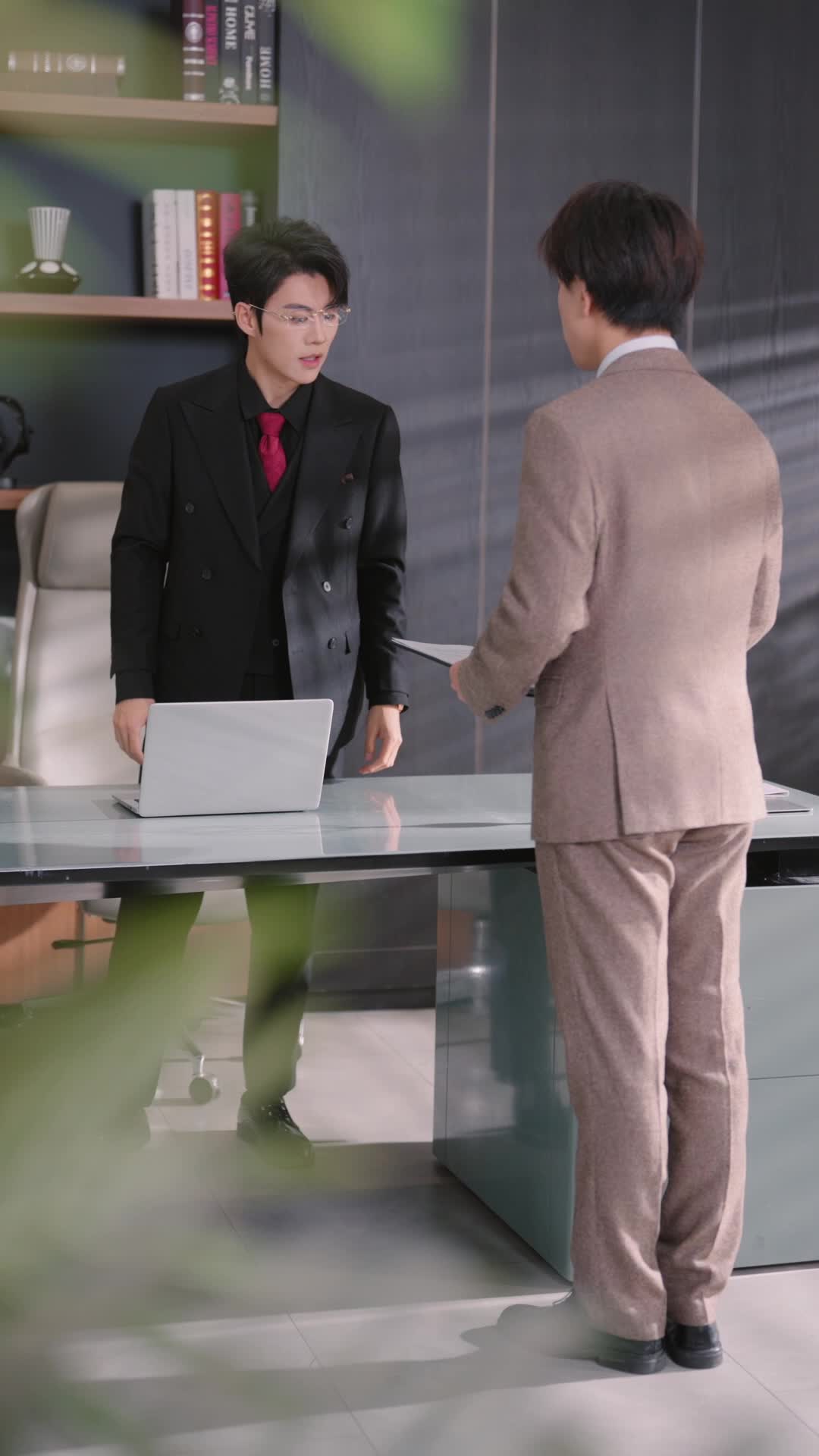 Episodio 25 de Cuando el esposo traiciona, ella decide irse