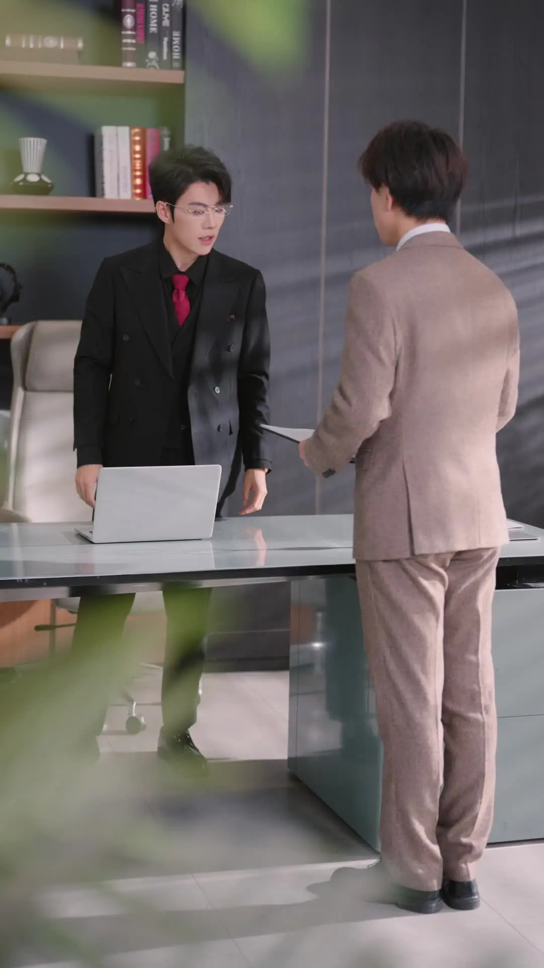 Episodio 25 de Cuando el esposo traiciona, ella decide irse
