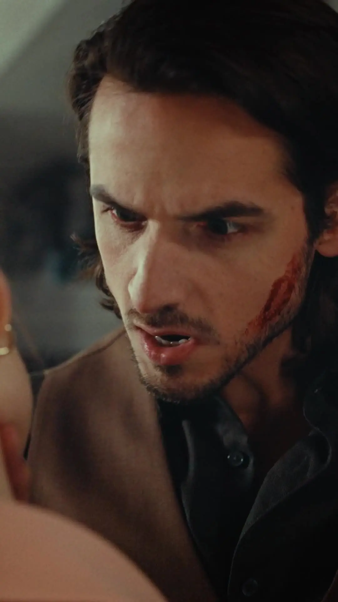 Episodio 72 de Deseada por dos: el vampiro y el cazador