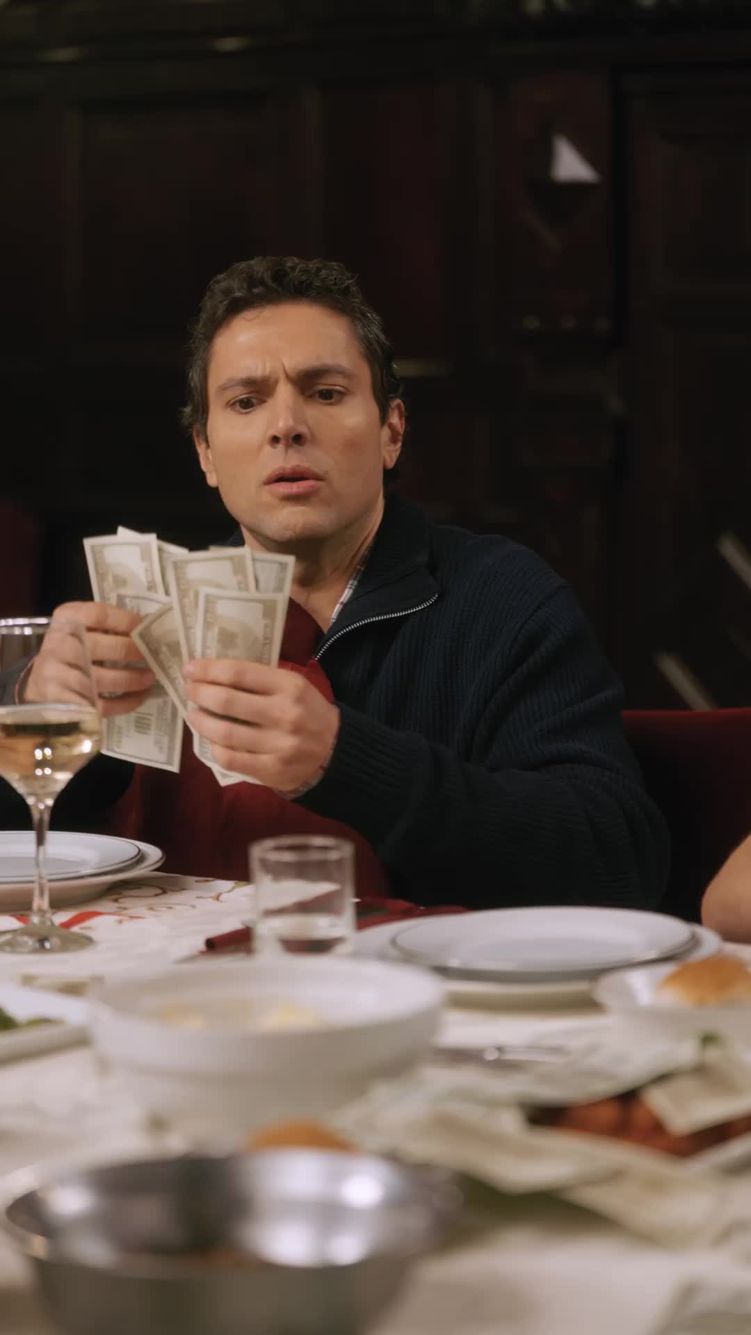 Episodio 15 de Dinero, Armas y Feliz Navidad