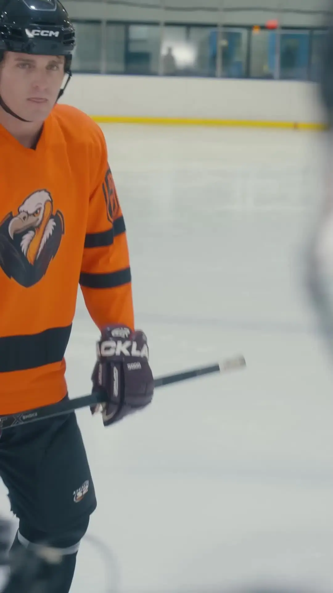 Episodio 8 de El capitán de hockey que me odia