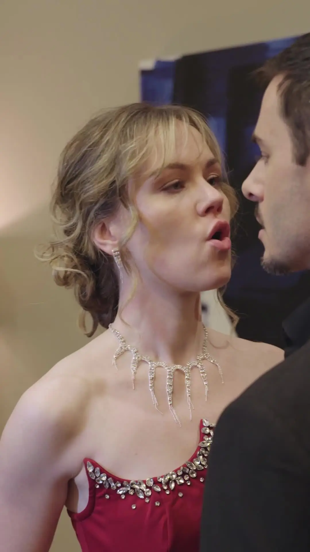 Episodio 32 de El divorcio me separó del Alfa, pero aún sigo brillando