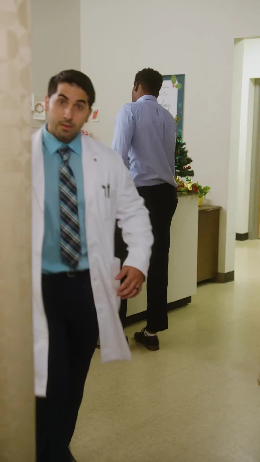 Episodio 51 de Encontré un Marido Multimillonario Sin Hogar para Navidad