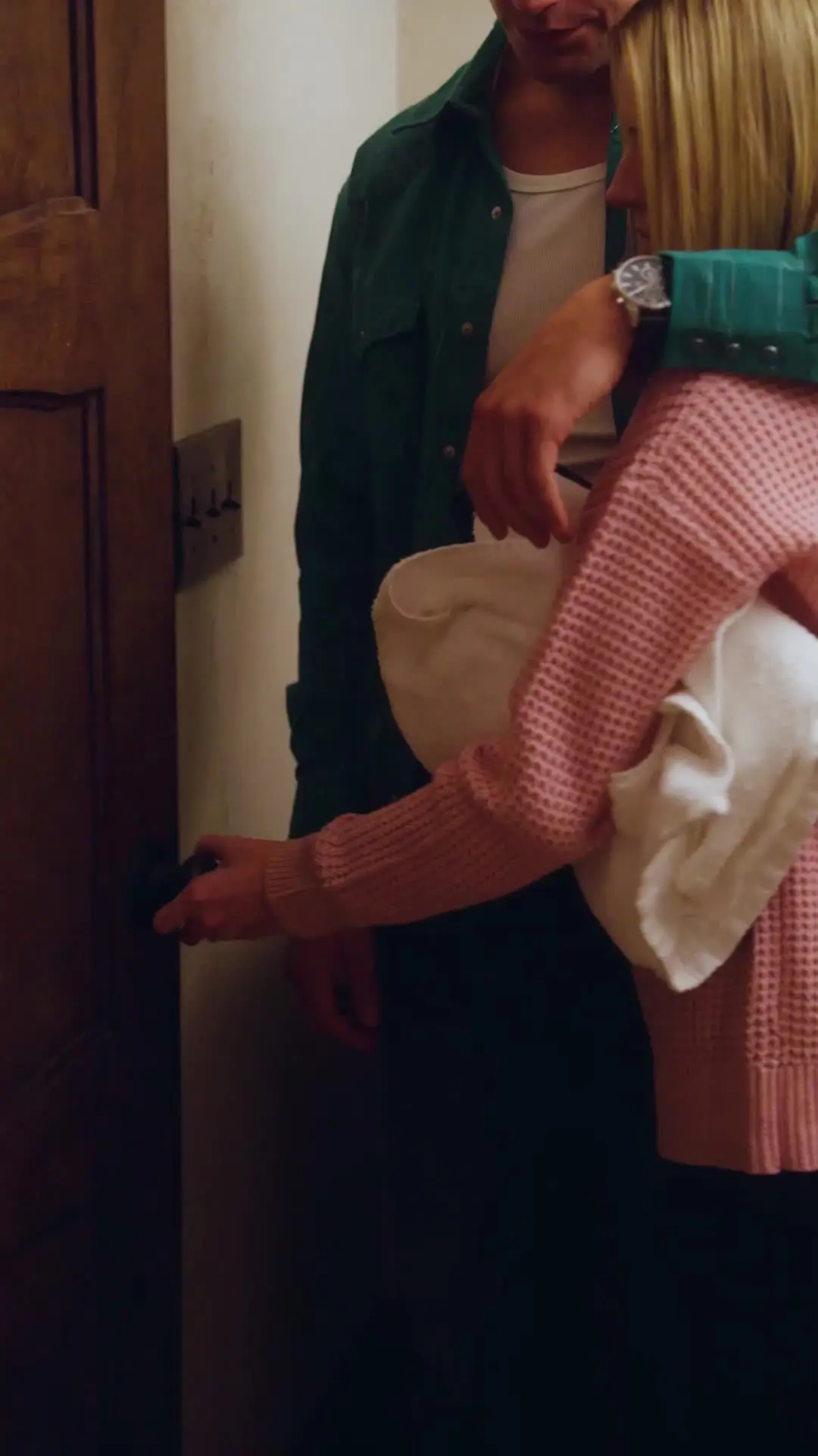 Episodio 54 de Encontré un Marido Multimillonario Sin Hogar para Navidad