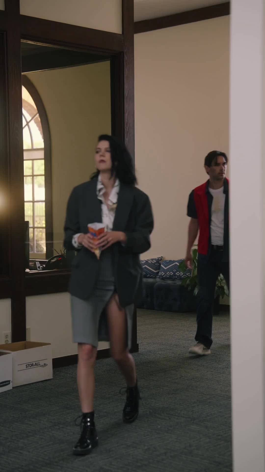 Episodio 21 de Hey jefe, su empresa está siendo bombardeada