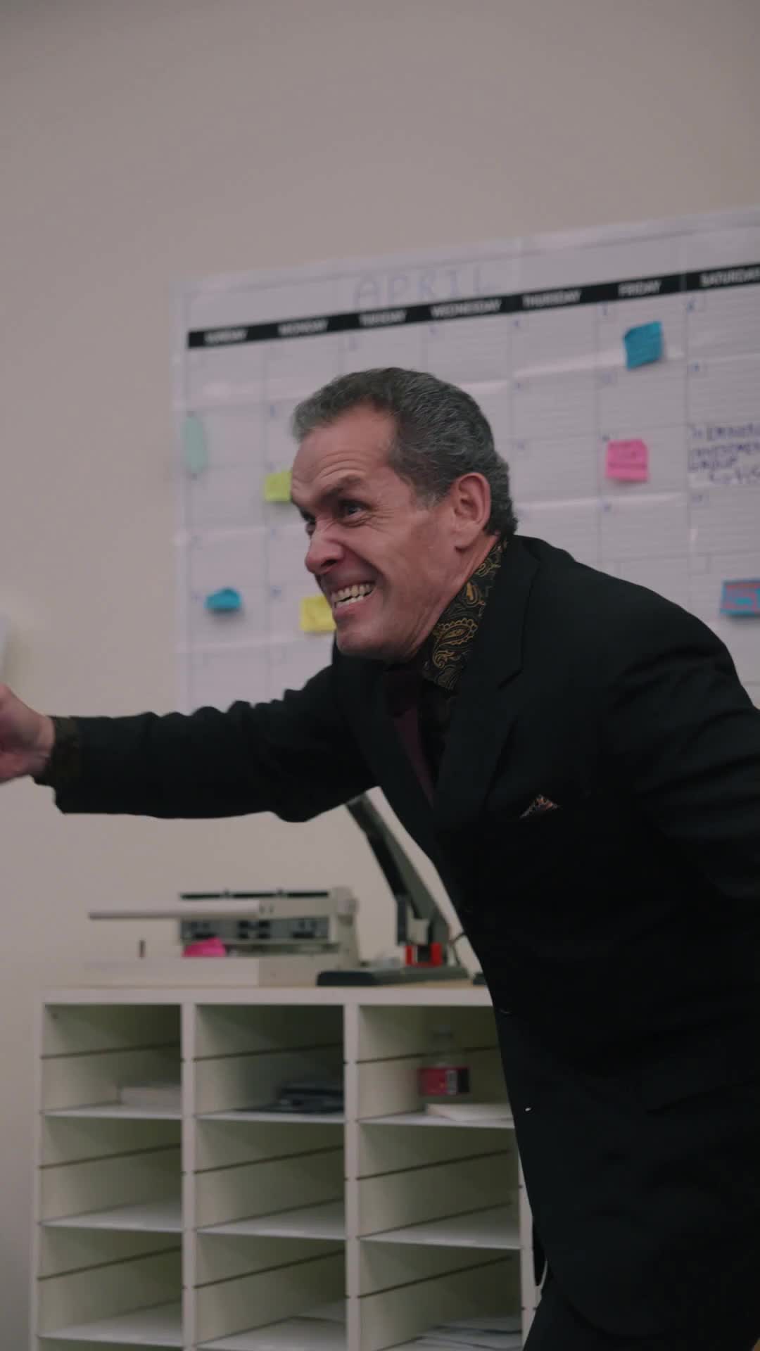 Episodio 64 de Hey jefe, su empresa está siendo bombardeada