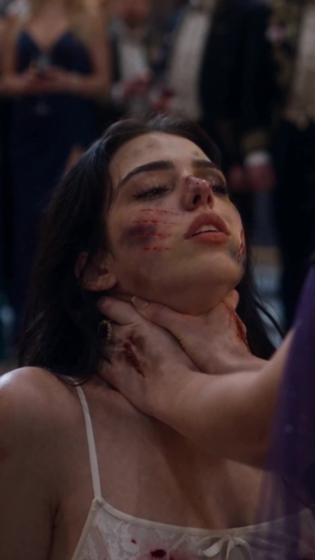 Episodio 12 de La pareja prohibida del Alfa