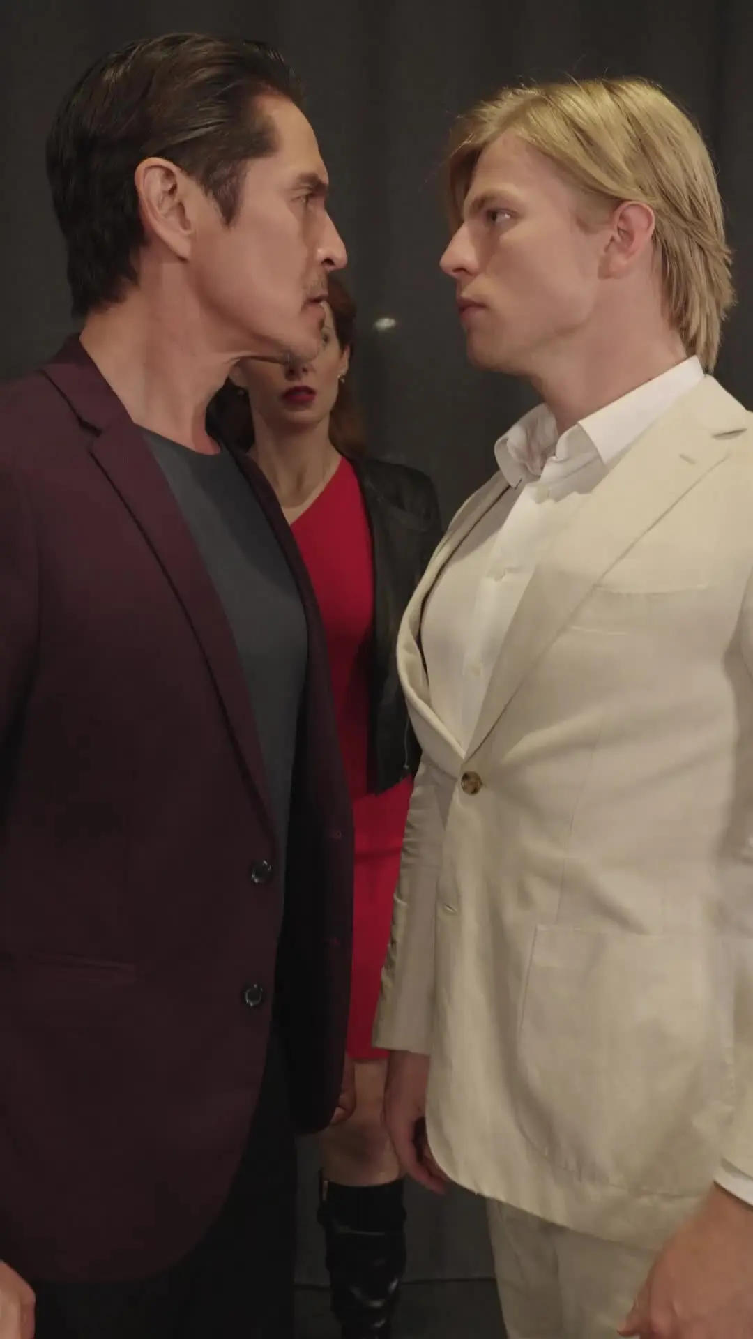 Episodio 13 de La reina divorciada vuelve al escenario