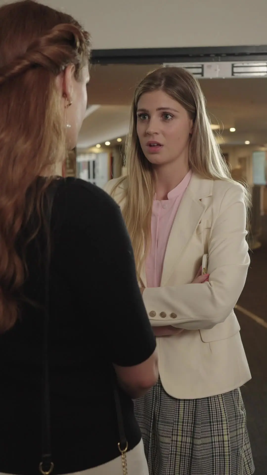 Episodio 26 de La reina divorciada vuelve al escenario