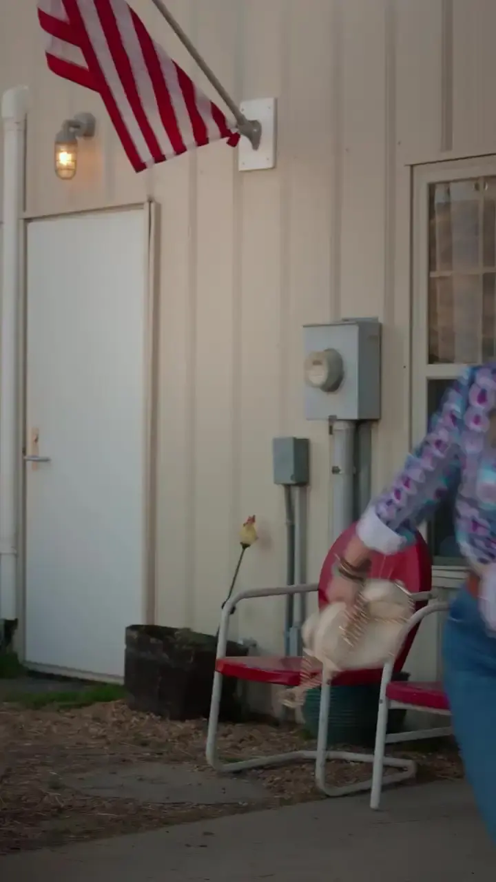 Episodio 7 de Liberada por el campesino sexy