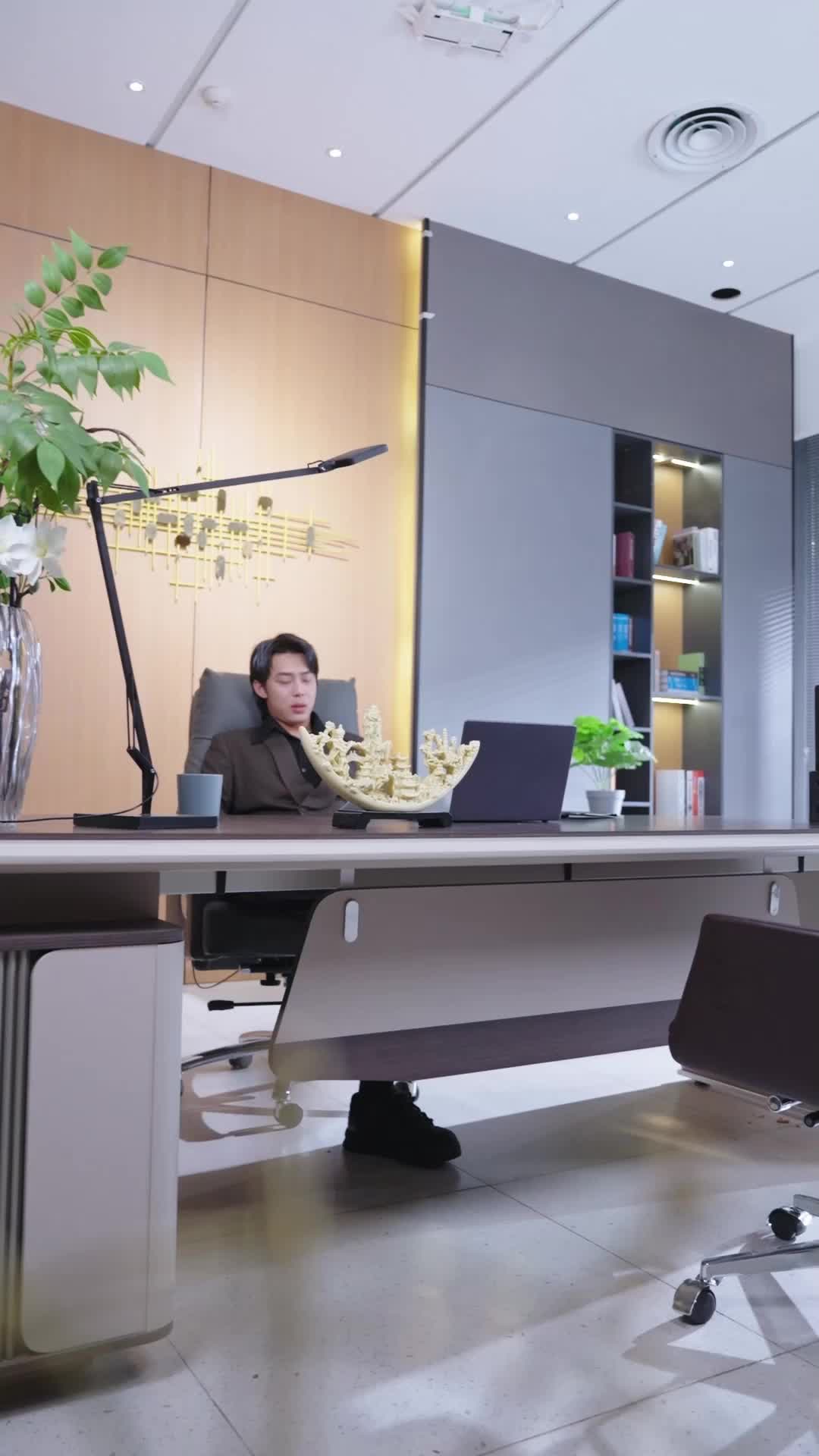 Episodio 44 de Mi Mejor Amiga Quiere al CEO de Mi Aventura de Una Noche
