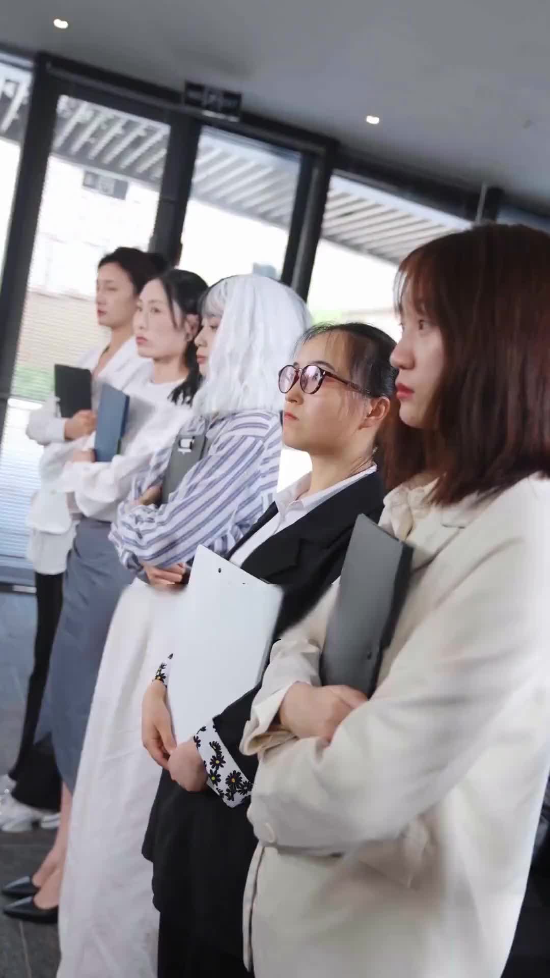 Episodio 6 de Mi Mejor Amiga Quiere al CEO de Mi Aventura de Una Noche