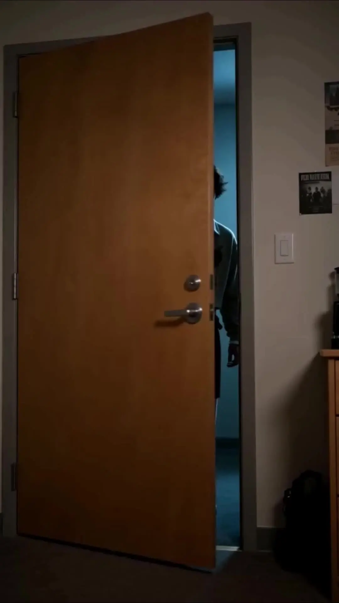 Episodio 4 de Mis dos peligrosos compañeros de cuarto me desean