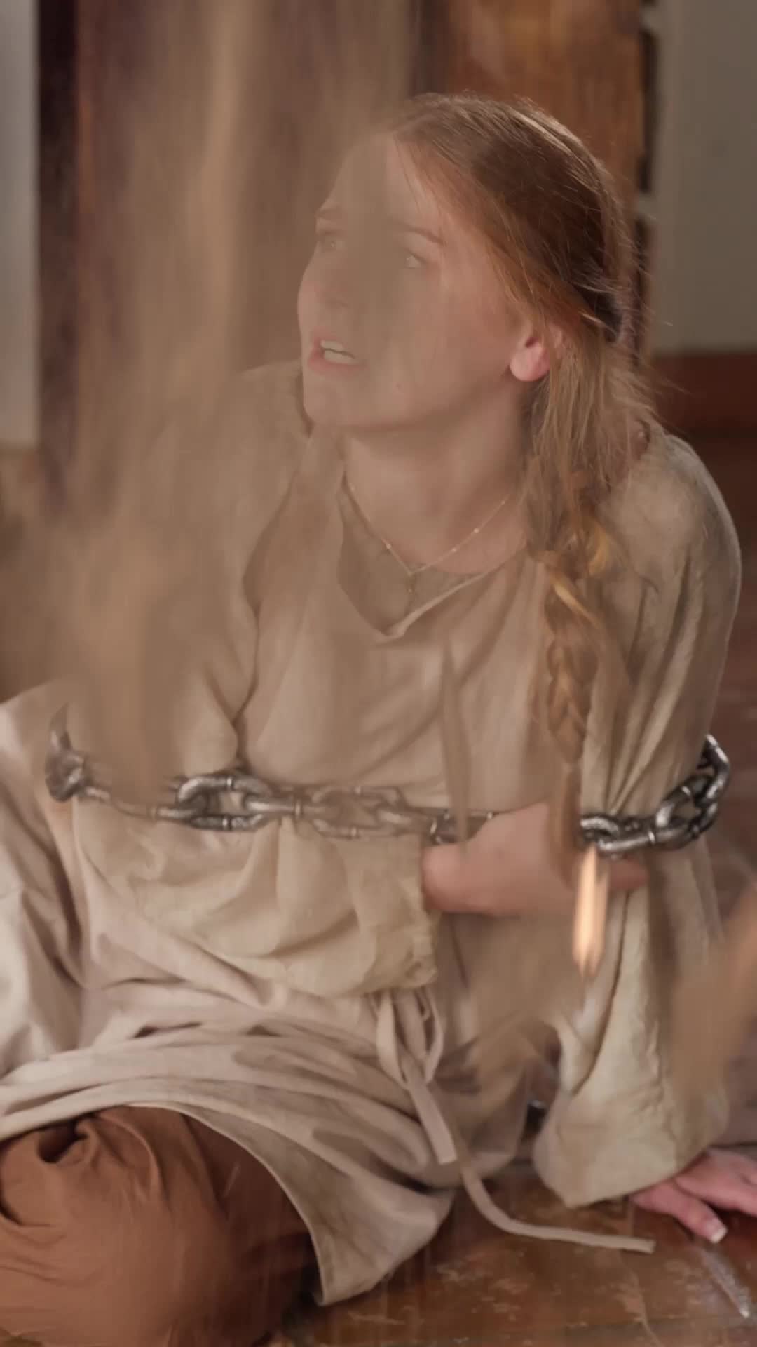 Episodio 12 de Reina Alfa traicionada renace de sus cenizas