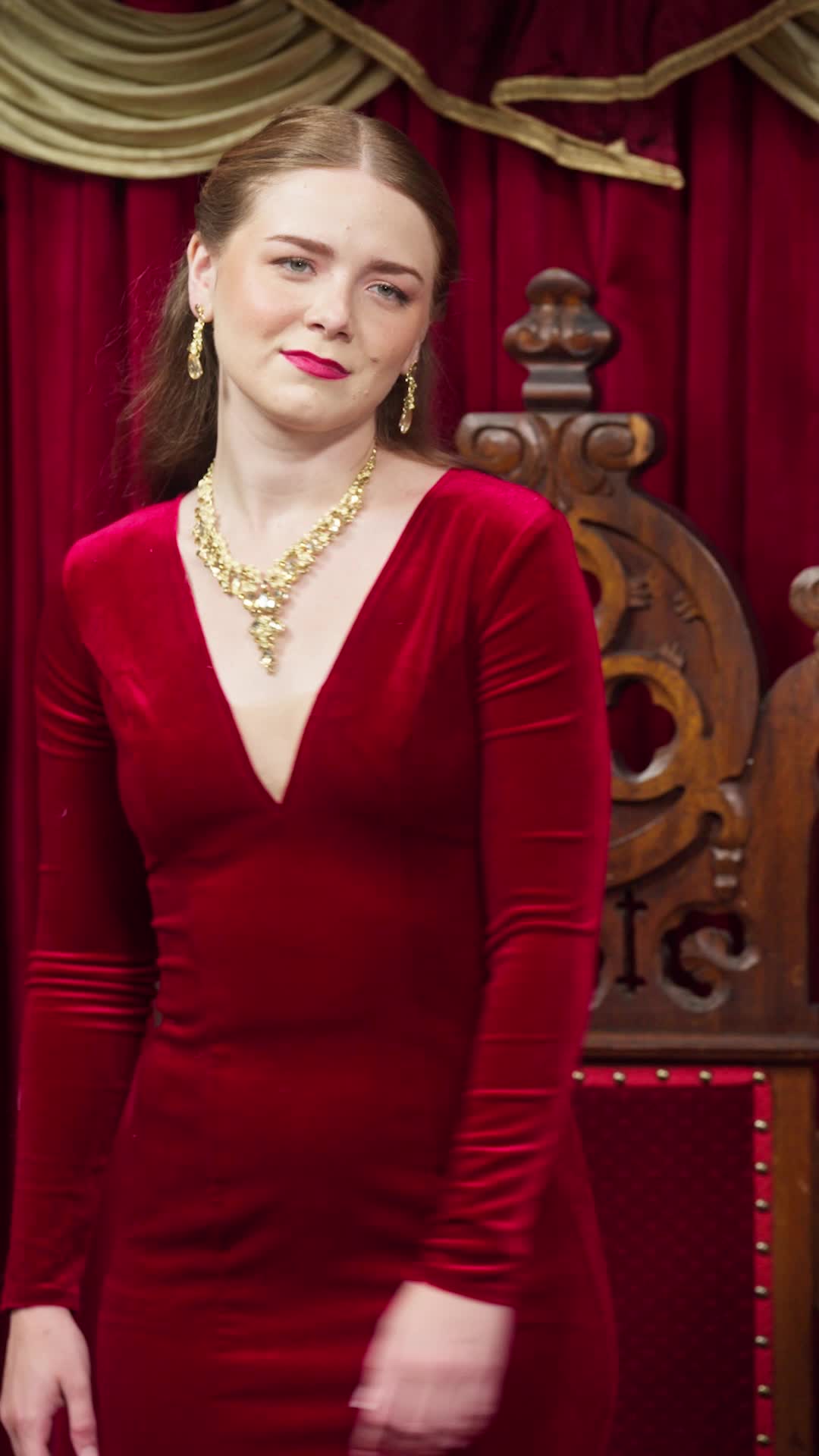 Episodio 33 de Reina Alfa traicionada renace de sus cenizas