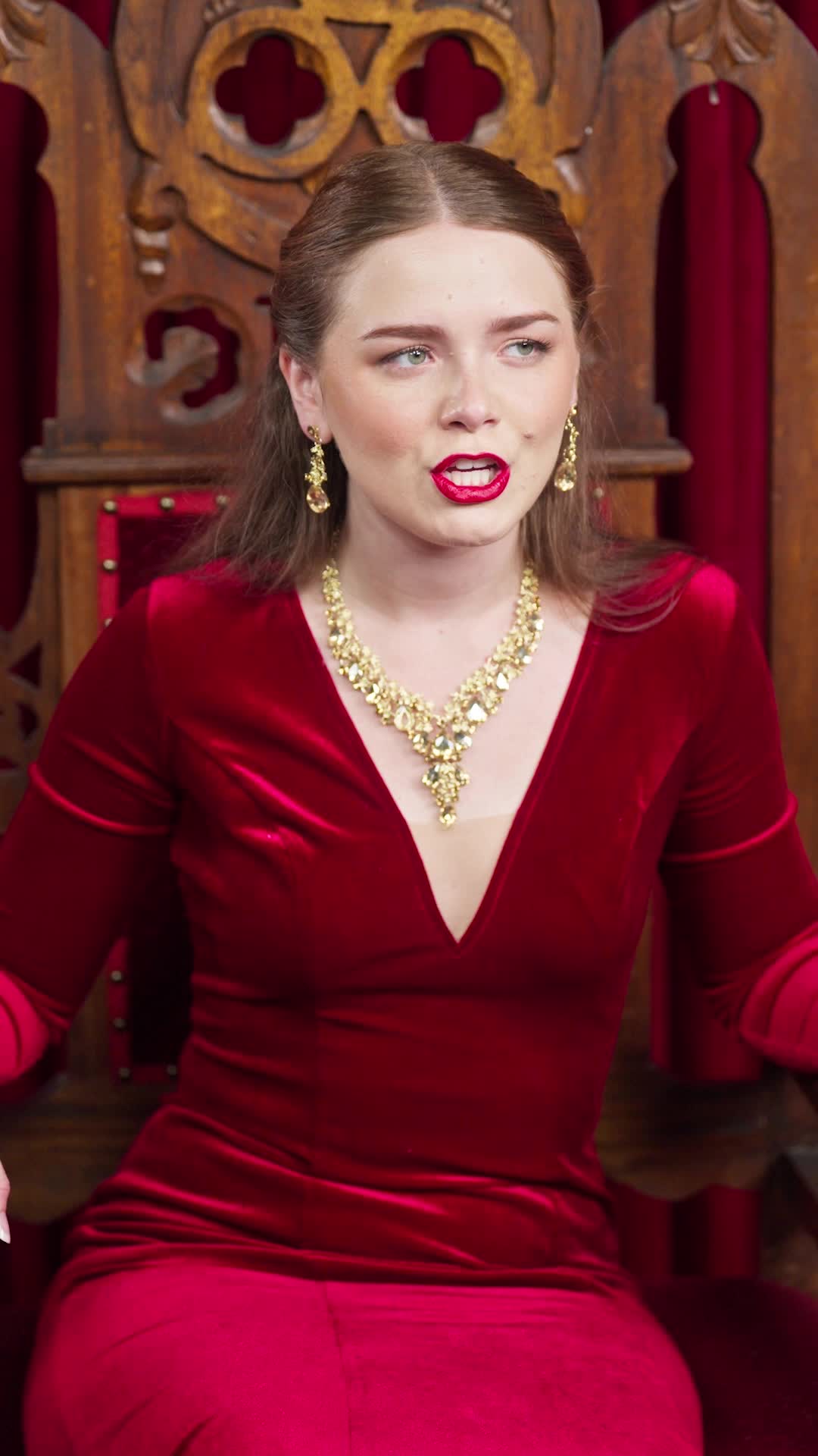 Episodio 34 de Reina Alfa traicionada renace de sus cenizas