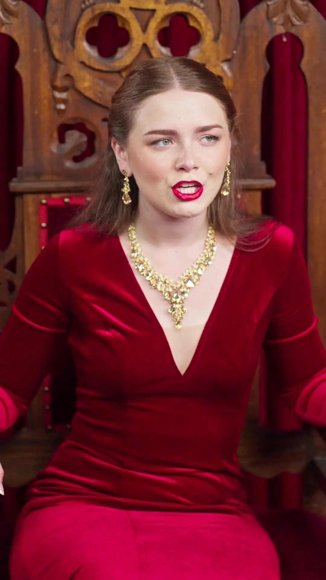 Episodio 34 de Reina Alfa traicionada renace de sus cenizas