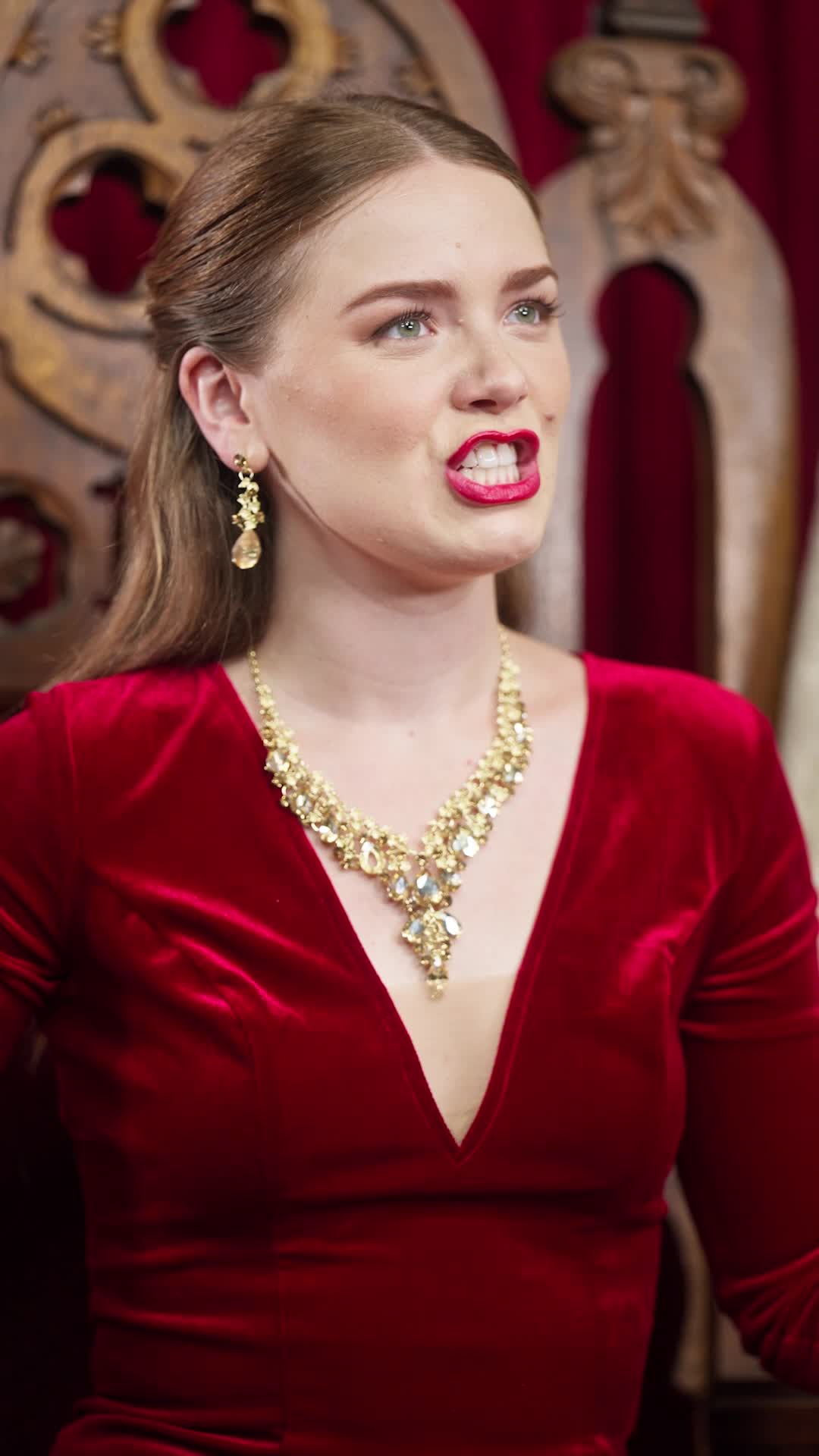 Episodio 44 de Reina Alfa traicionada renace de sus cenizas