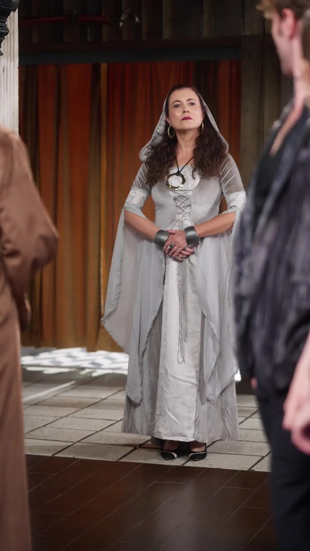 Episodio 46 de Reina Alfa traicionada renace de sus cenizas