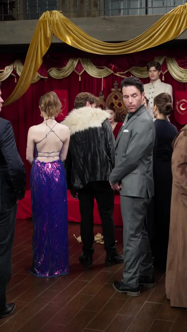 Episodio 57 de Reina Alfa traicionada renace de sus cenizas