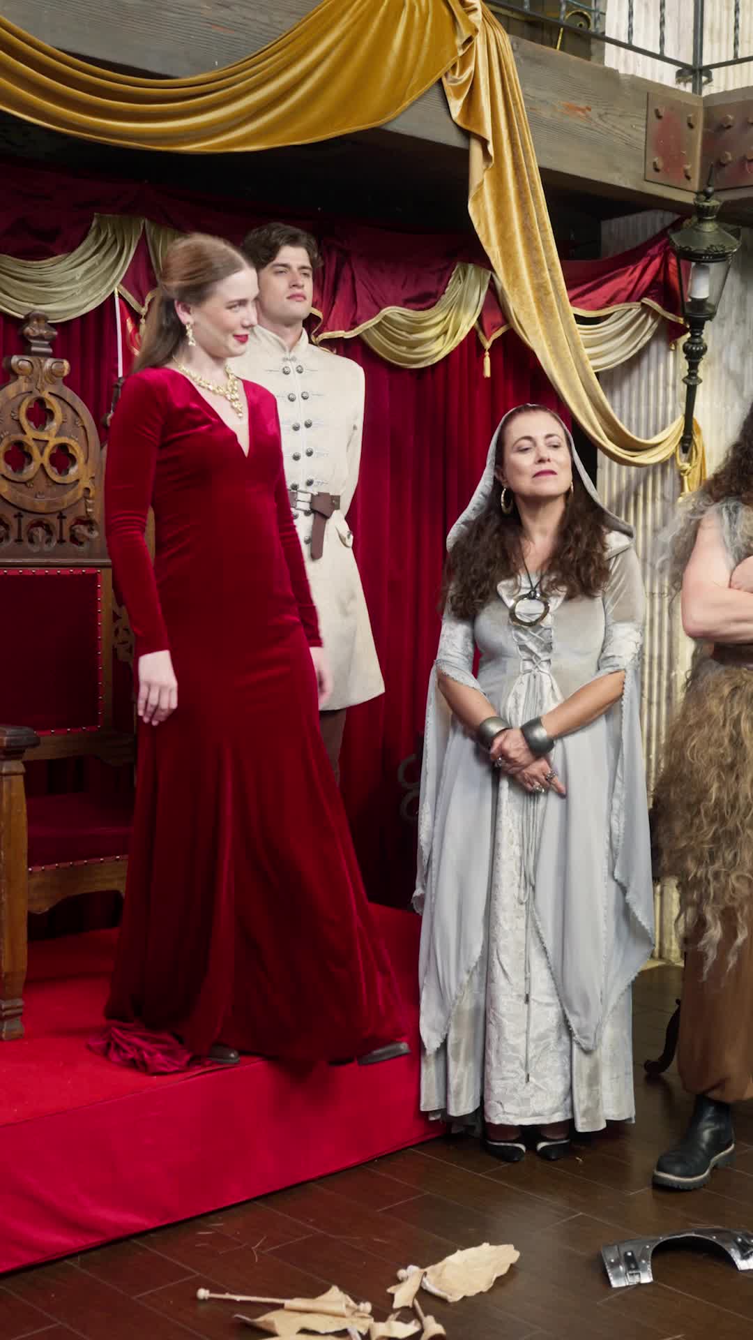 Episodio 61 de Reina Alfa traicionada renace de sus cenizas