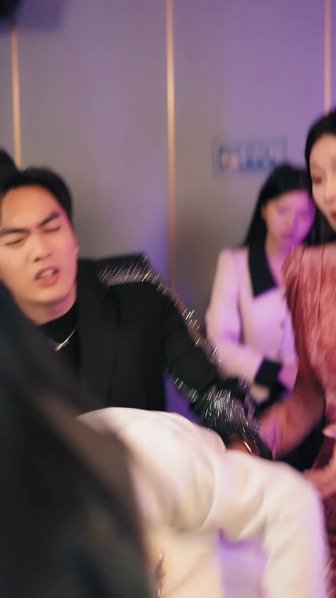 Episodio 9 de Tres años en prisión, ahora ella controla todo